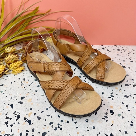 NEW Clark’s Laurieann Rena Leather Tan Hook & Loop Strappy Women’s Sandals Sz 10 - Picture 10 of 10